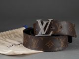 Ceinture Louis Vuitton Monogram en cuir marron avec boucle argentée