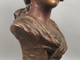 buste en bronze représentant une femme coiffée d'un turban