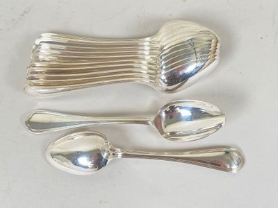 CHRISTOFLE. Série de 12 petites cuillères en métal argenté m…