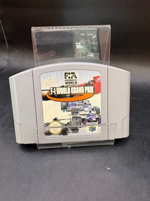 un jeu Nintendo dans un boîtier transparent posé sur une table
