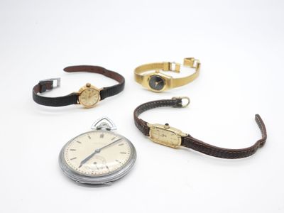 trois types différents de montres-bracelets et une montre posée sur un fond blanc
