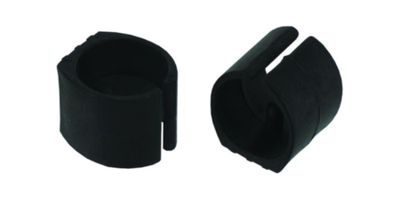 une paire de porte-gobelets en plastique noir sur fond blanc