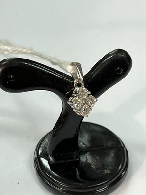 Petit Pendentif EN OR Blanc Serti DE Quatre Diamants DE 0.07…