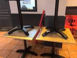 deux bureaux empilés l'un sur l'autre