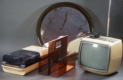 Lot de DESIGN vers 1970 comprenant miroir circulaire (D.