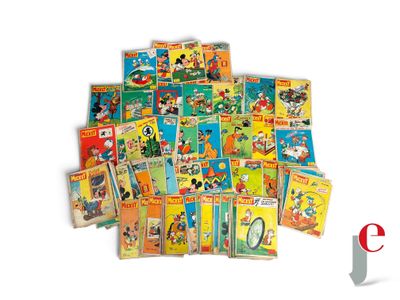 une pile de livres pour enfants posée sur une surface blanche