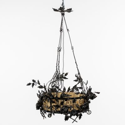 Lustre en fer forgé, dans le style de Louis Van Boeckel.