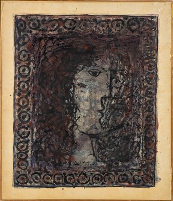 un tableau représentant le visage d'une femme, dans un cadre marron