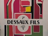 une affiche représentant une bouteille de vin posée sur une table