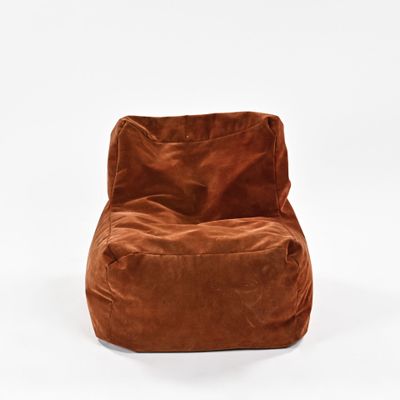 une image représentant un pouf marron sur fond blanc
