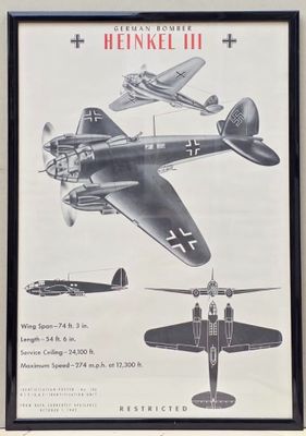 une photo en noir et blanc représentant un groupe d'avions