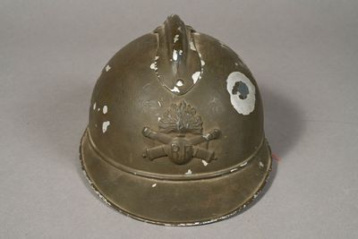 FRANCE. Casque ADRIAN 1915, aluminium, artillerie, éclats pe…