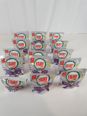 six sachets de savon « Fairy Fairy » posés sur une table blanche