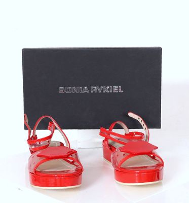 SONIA RYKIEL. Paire de sandales à plateformes rouges à décor…