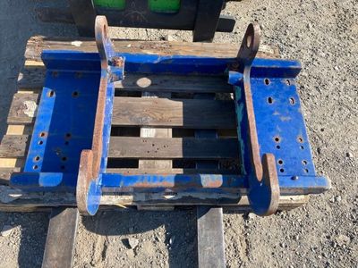 une palette en bois posée à même le sol