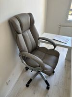 Réunion d'un bureau avec retour en médium laqué blanc et un … (photo 2)
