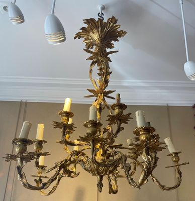 a chandelier that is hanging from the ceiling
