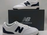 baskets New Balance blanches et bleu marine
