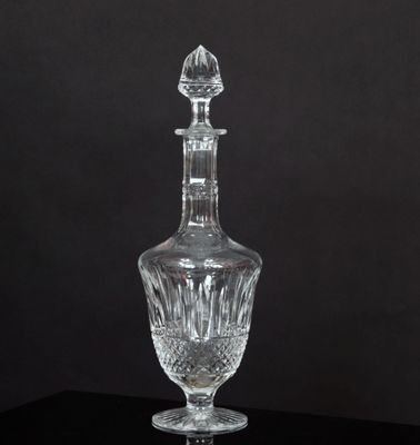 SAINT-LOUIS, France. Carafe, modèle "Tommy", en cristal tail…