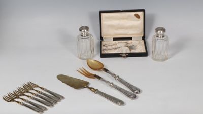 ARGENTERIE Ensemble comprenant: