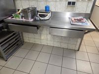 Console à 2 tiroirs murale en inox avec dosseret.