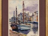 une peinture de bateaux dans un port avec des bâtiments à l'arrière-plan