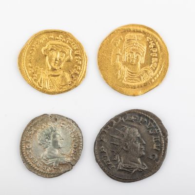 trois pièces d'or et d'argent, dont l'une représente un buste et l'autre un buste