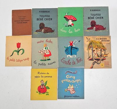 Plusieurs livres pour enfants sont disposés en cercle sur une surface blanche.
