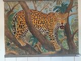 un tableau représentant un léopard accroché au mur