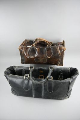 2 Sacs à anses en cuir noir et marron.