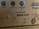 boîte en carton contenant le mode d'emploi et les instructions d'utilisation d'un vélo