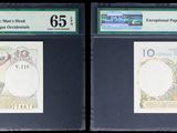 trois types de monnaie exposés dans une vitrine