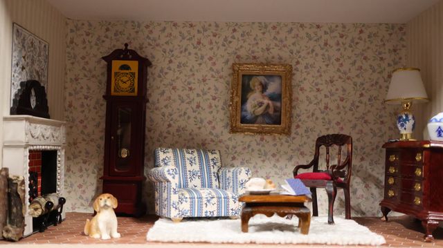 Diorama. Composition miniature, dans une vitrine en bois, vitre e...