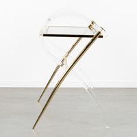 Une console ou une table d'appoint haute, en Lucite et métal… (photo 5)