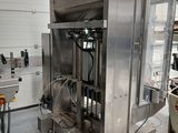une machine qui se trouve à l'intérieur d'un bâtiment