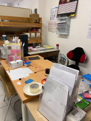 VENTE SUR DESIGNATION - LOT 7 - Deux tables bureaux plateaux façon boi - Photo 1