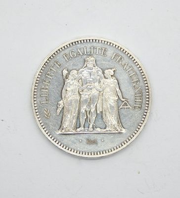 une pièce de monnaie en argent portant l'image d'un homme et d'une femme