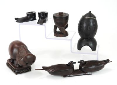 de nombreux objets variés qui sont exposés