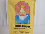 un sachet de soupe posé sur une table