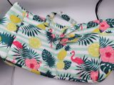 un sac orné d'un imprimé représentant un flamant rose et un ananas