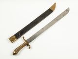 une paire de sabres japonais anciens sur fond blanc