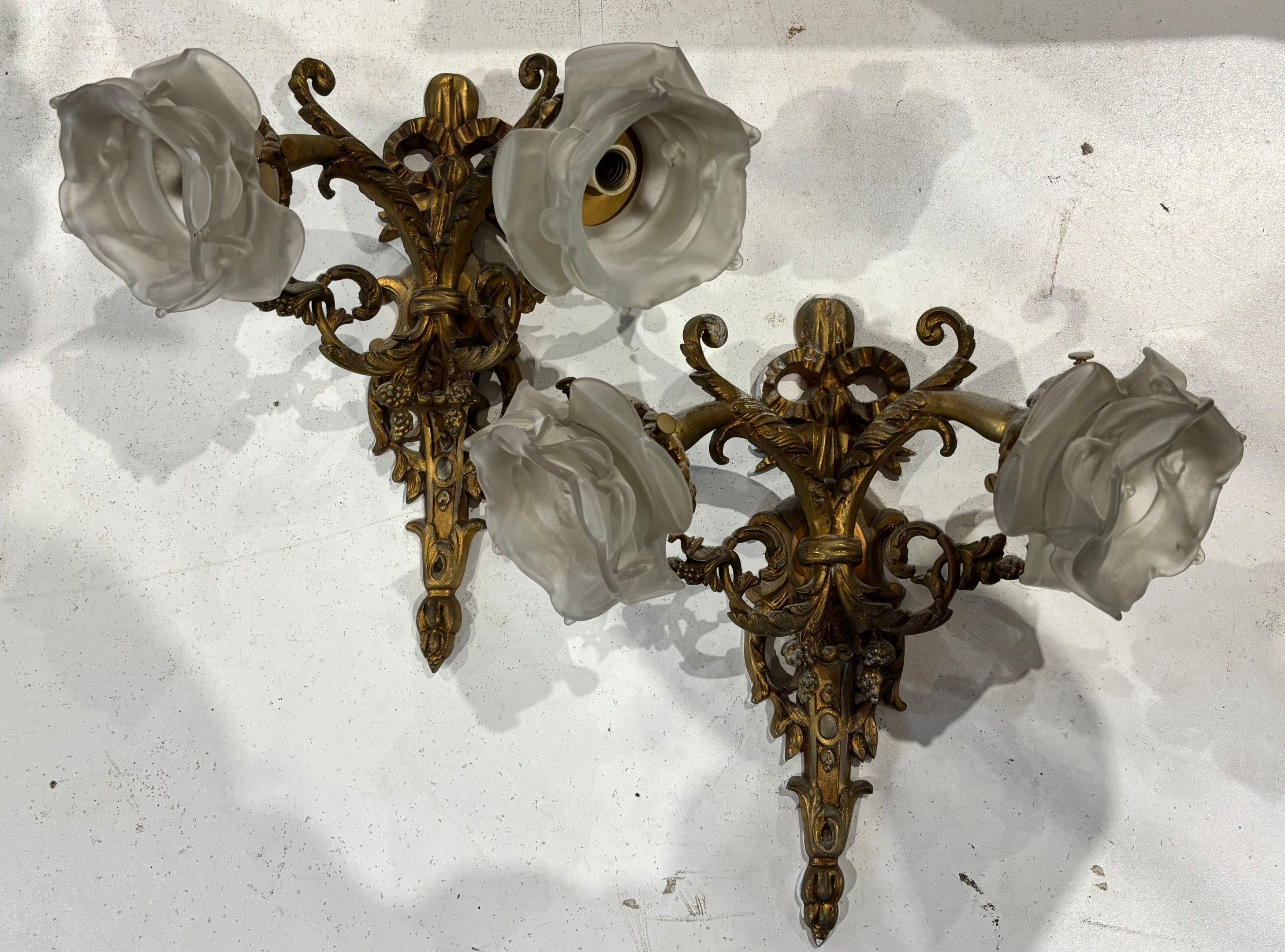 Paire d'appliques en bronze doré Napoléon III à deux lumière…