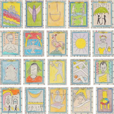 un collage de photos représentant différentes personnes avec des parapluies