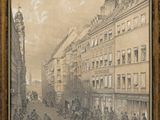 une vieille photo représentant une scène de rue avec une calèche au premier plan