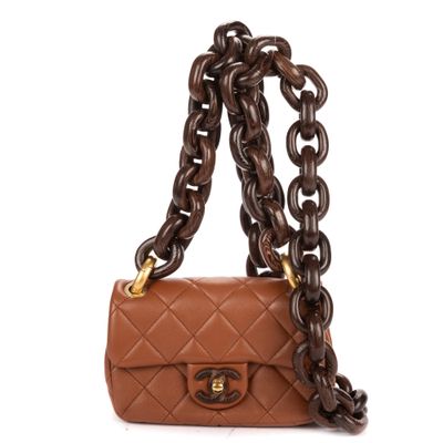 Sac Chanel à rabat en cuir d'agneau matelassé, couleur marron