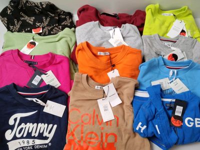 Lot de 12 pulls de diverses tailles et marques dont : TOMMY … - Photo 1