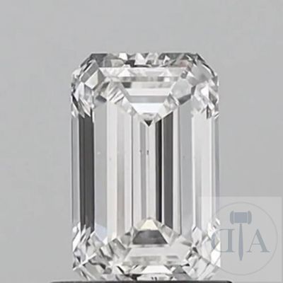 un diamant taille émeraude sur un fond noir