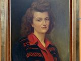 portrait d'une femme en chemise rouge dans un cadre doré