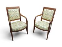 Paire de fauteuils en merisier accotoirs terminé par des têt…