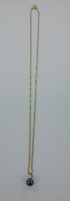 Pendentif or et perle. Avec une chaine or.